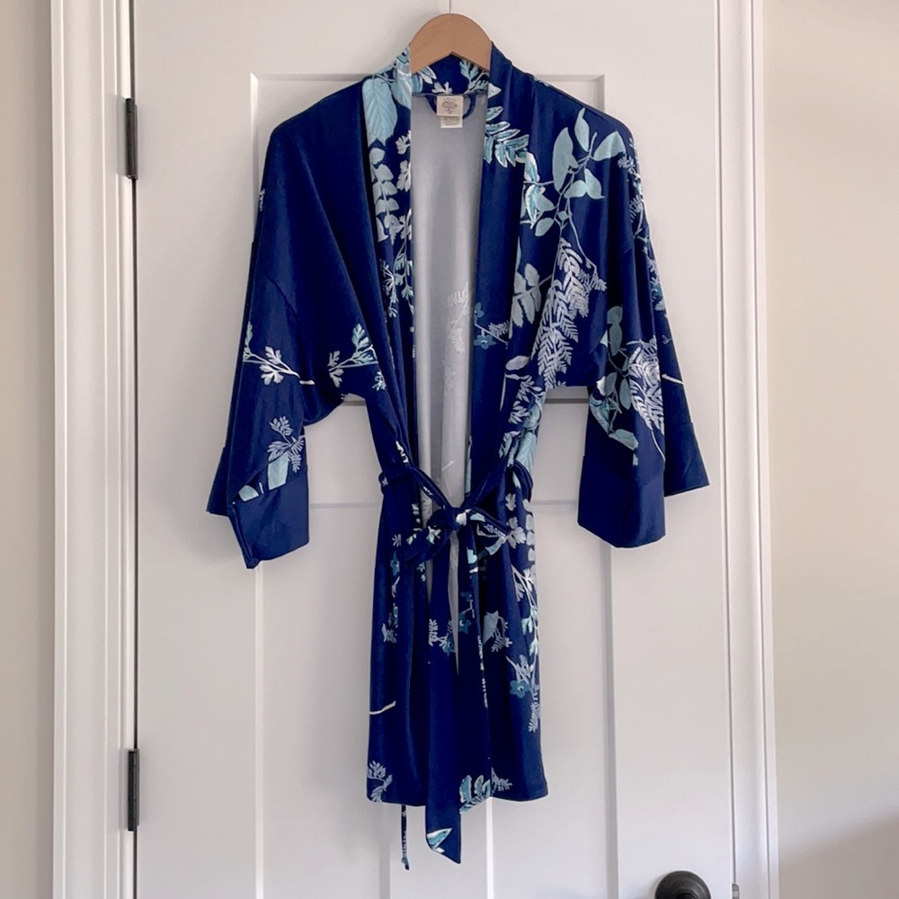 In Bloom Navy Floral Robe, Size XS/S - Picture 2 of 3